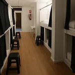 Cozy Nook Hostel *